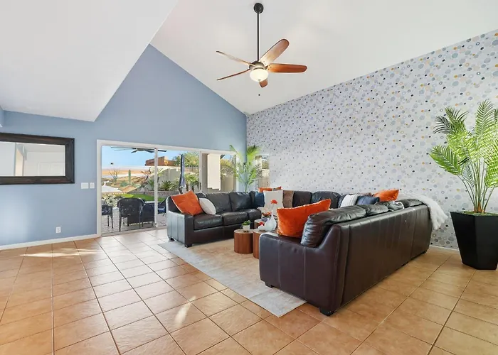 Holiday home Paradise By The Pool- 4b Escape W Pool! *