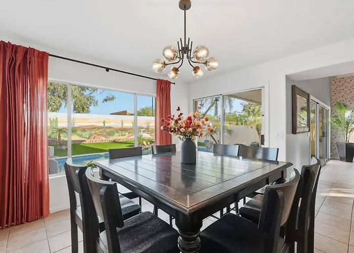 Holiday home Paradise By The Pool- 4b Escape W Pool!