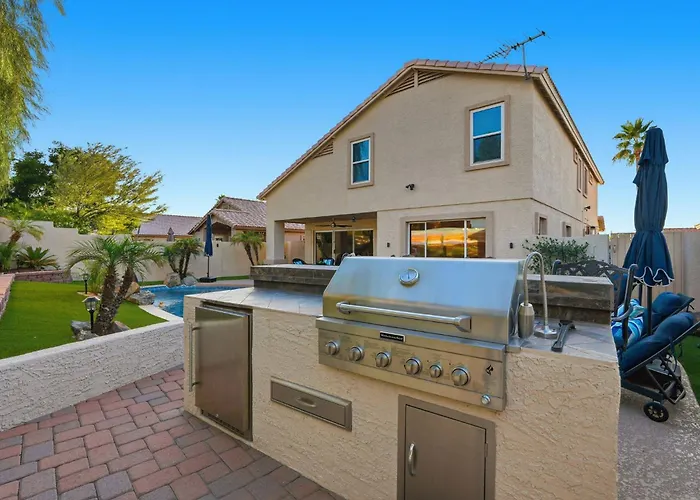 Holiday home Paradise By The Pool- 4b Escape W Pool! Glendale