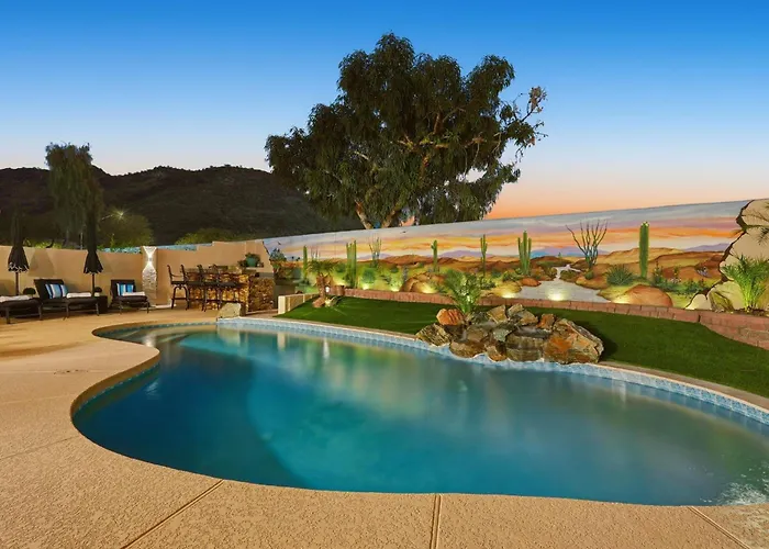 Holiday home Paradise By The Pool- 4b Escape W Pool!