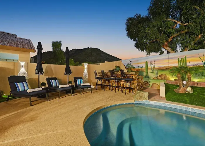 Holiday home Paradise By The Pool- 4b Escape W Pool! Glendale